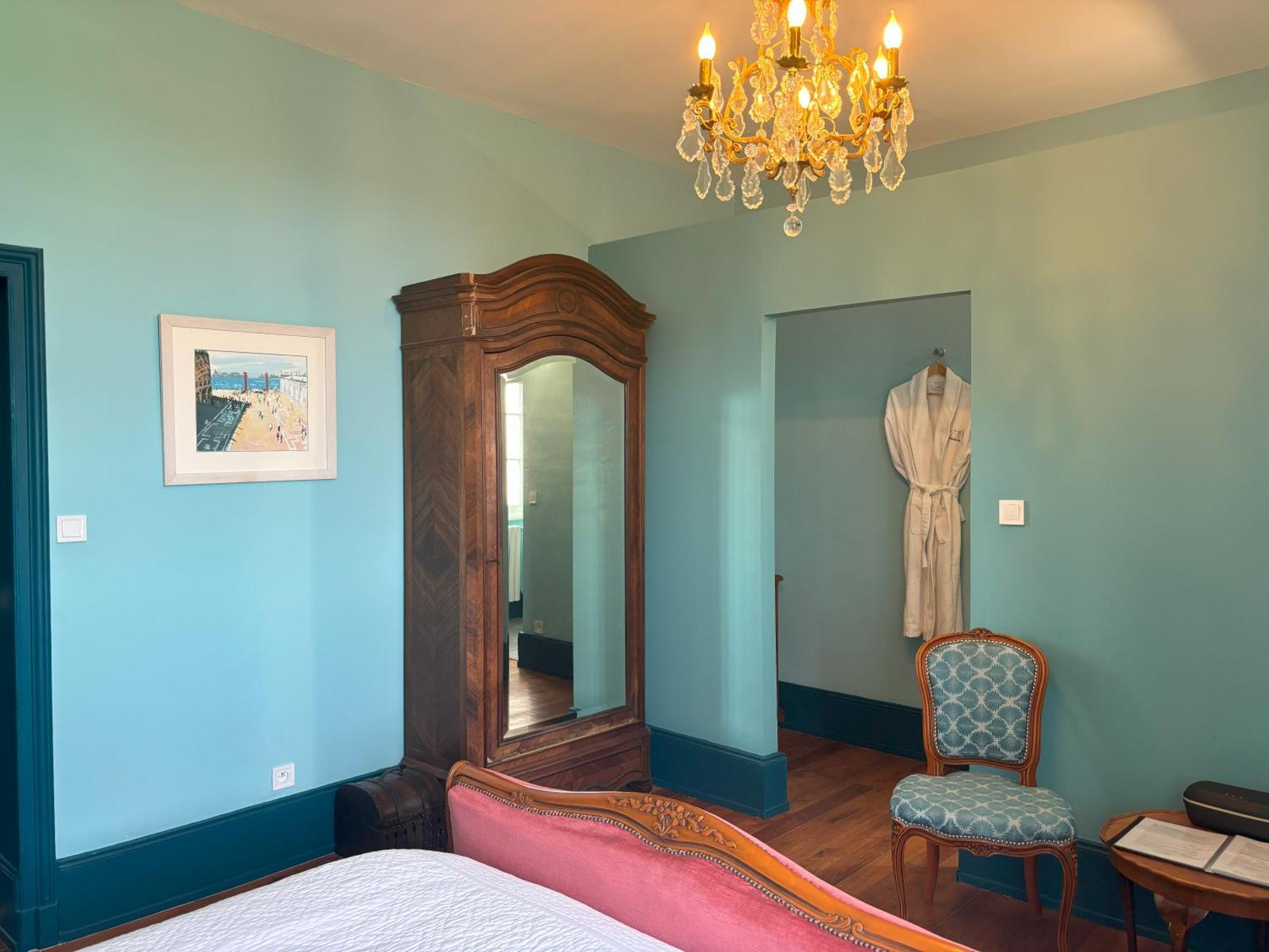 Chateau De Bruges Bed & Breakfast Lapeyrouse