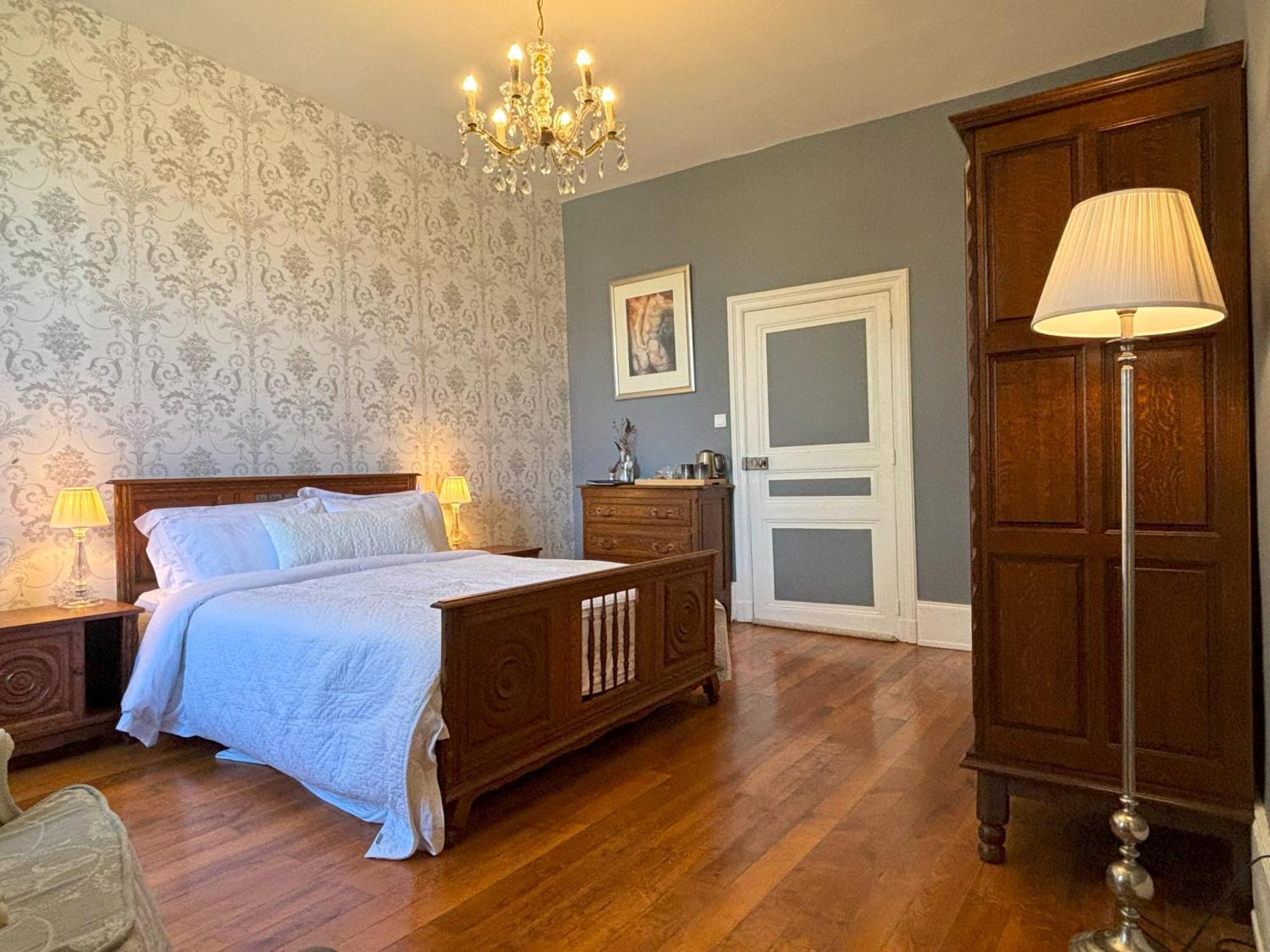 Chateau De Bruges Bed & Breakfast